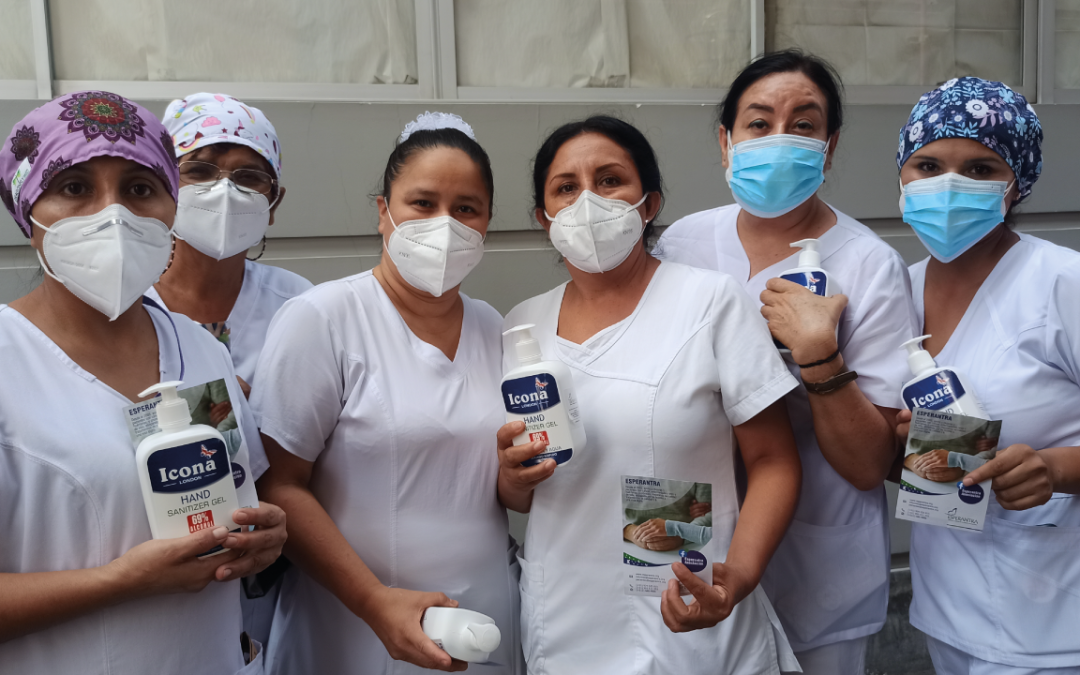 Día de la Mujer: Donación de alcohol en gel en Hospital de Emergencias ATE